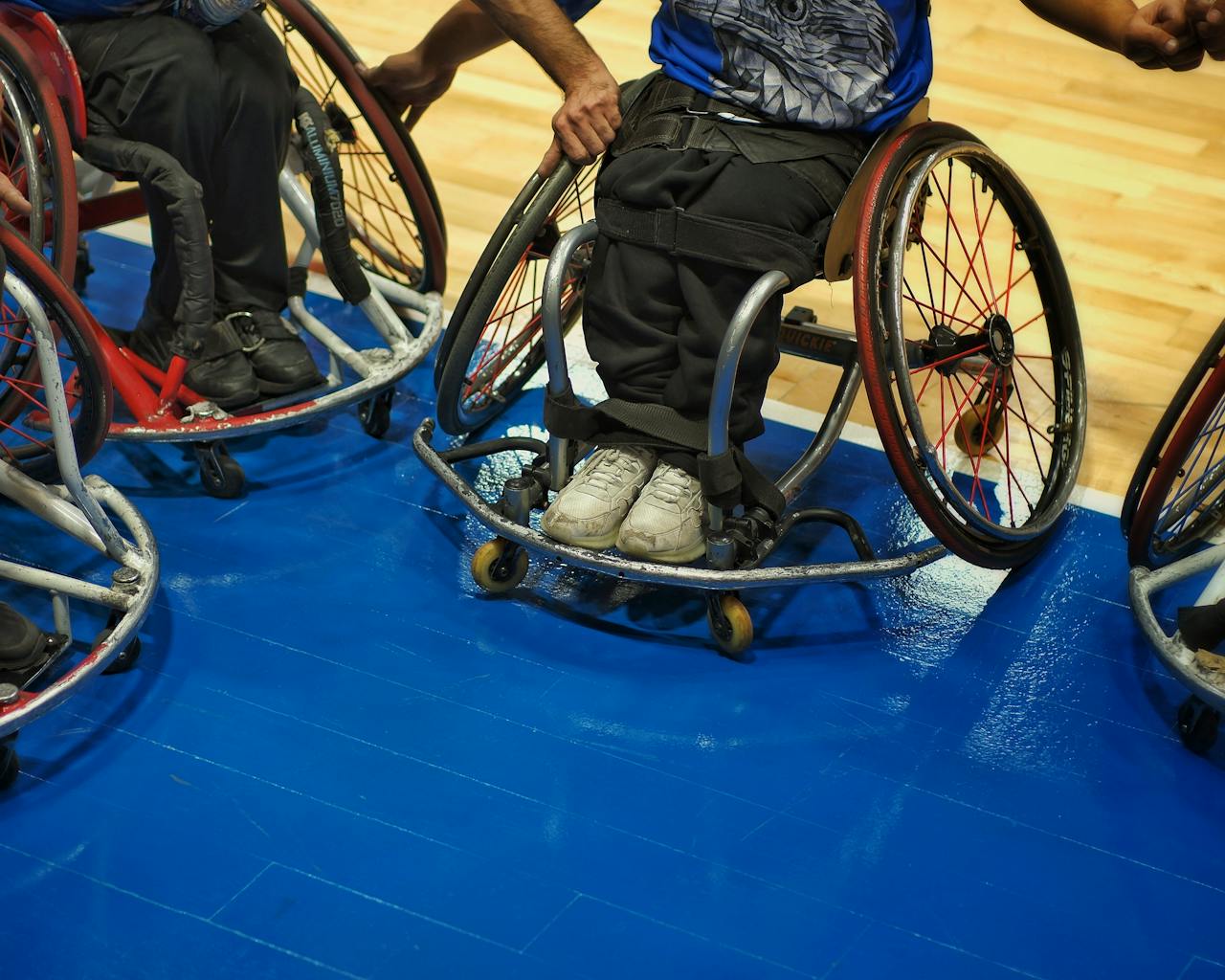 Dynamic wheelchair basketball action on a vibrant court in Karabük, Türkiye.